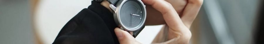 The LunaR Smartwatch Is The World’s First Solar Powered Smartwatch